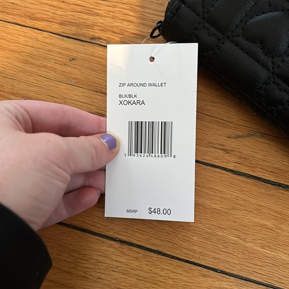 Betsey Johnson Black Quilted Zip Around Wallet Wristlet - Picture 4 of 4